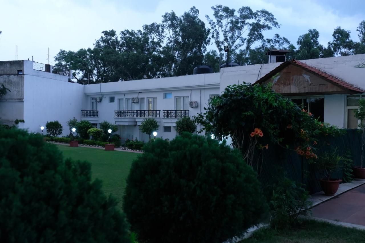 Black Mango Resort Kala Amb Екстер'єр фото
