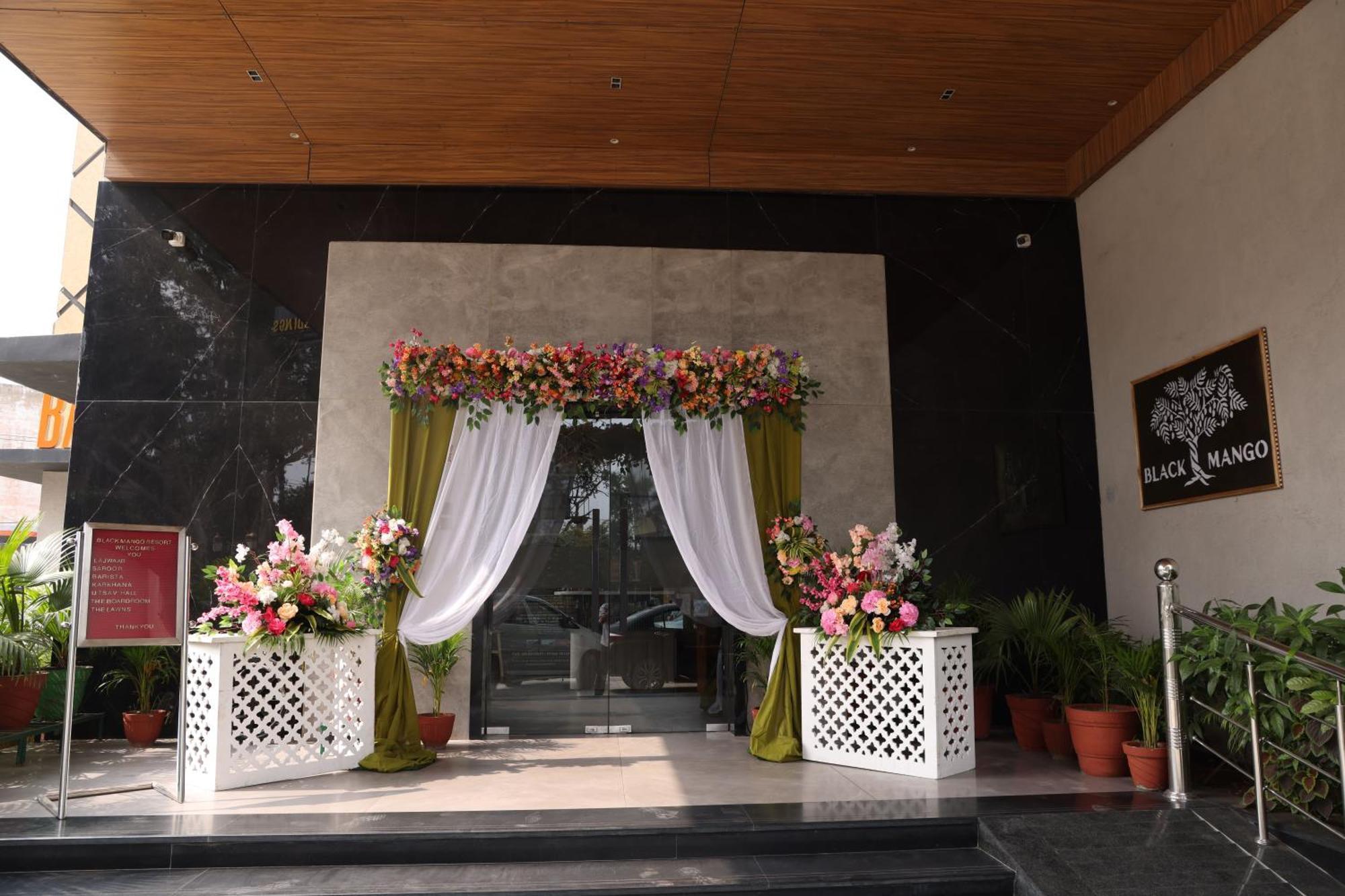 Black Mango Resort Kala Amb Екстер'єр фото